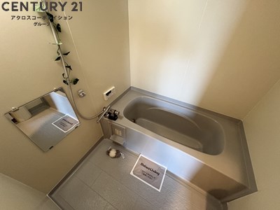 バス・シャワールーム　浴室乾燥機・追い焚き機能付き☆