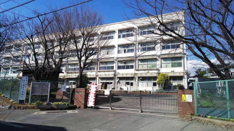 中学校　横浜市立樽町中学校（中学校）まで934m