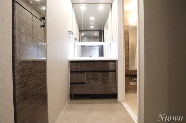 洗面設備　独立洗面台です