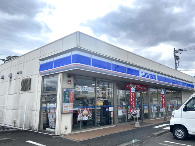 コンビニ　ローソン四国中央妻鳥店（コンビニ）まで650m