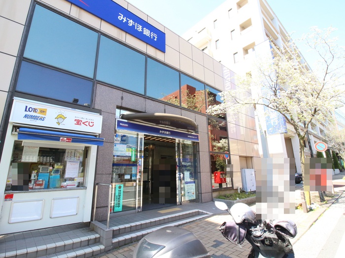 銀行　みずほ銀行市ヶ尾支店（銀行）まで506m