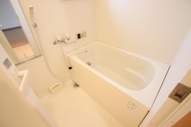 バス・シャワールーム　※別室の参考写真の為、現況優先です。