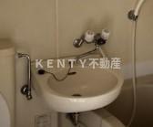 洗面設備　明るい洗面所です