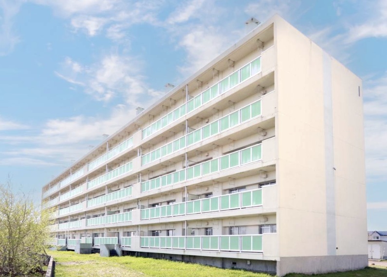 岩見沢市幌向南五条のマンションの建物外観