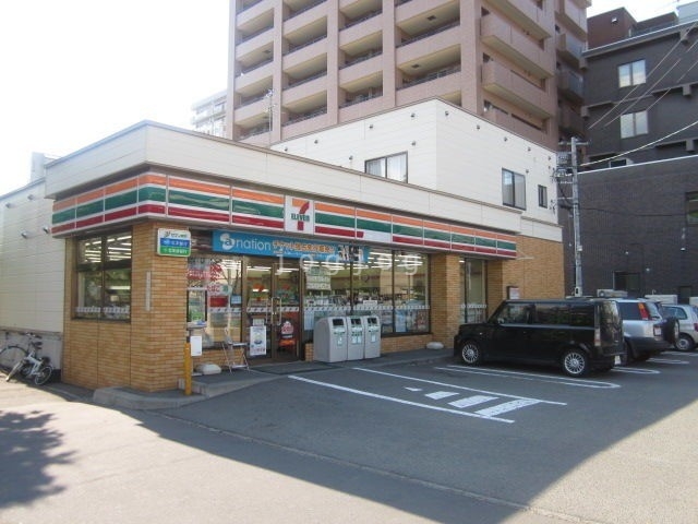 コンビニ　セブンイレブン札幌龍谷高校前店（コンビニ）まで528m
