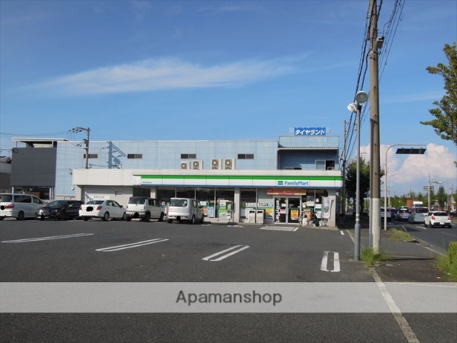 コンビニ　ファミリーマート（コンビニ）まで570m