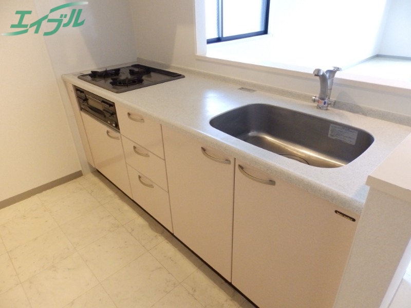 キッチン　同物件別部屋のお写真です。