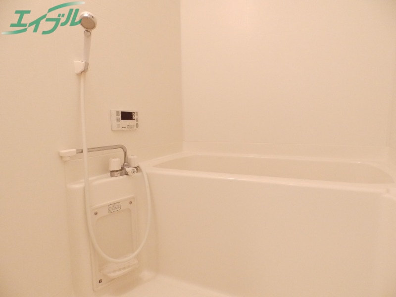 バス・シャワールーム　同物件別部屋のお写真です。