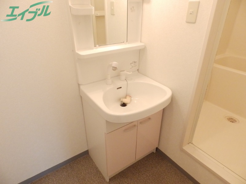 洗面設備　同物件別部屋のお写真です。