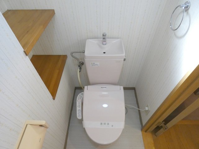 トイレ　温水洗浄便座付きで快適です☆