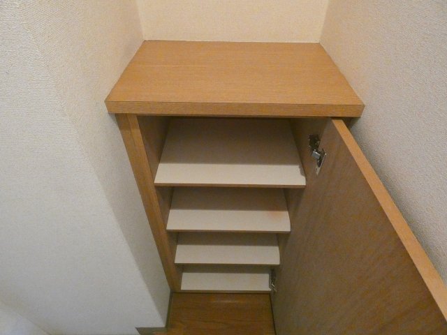 玄関　４段シューズＢＯＸです☆