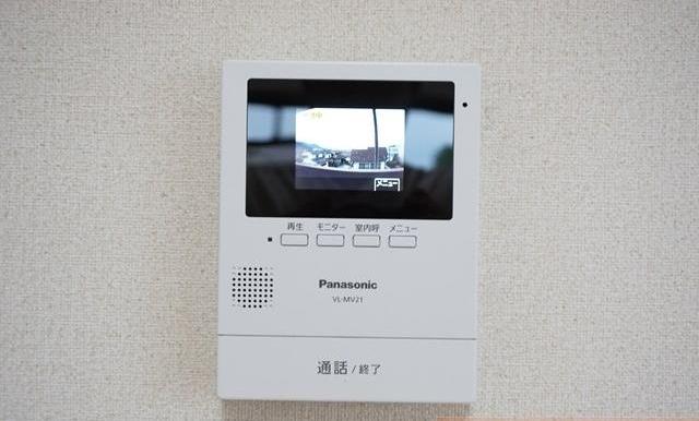 セキュリティ　ＴＶ付インターホンは顔が確認でき防犯に安心です☆