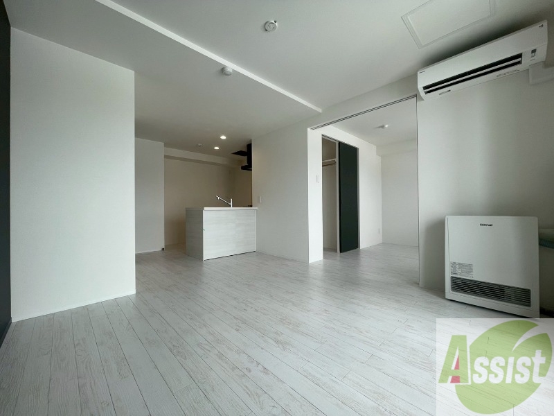 居室・リビング　白を基調とした明るい印象のお部屋になっています！