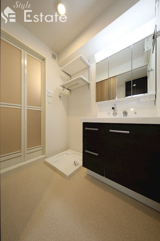 洗面設備　同仕様内装