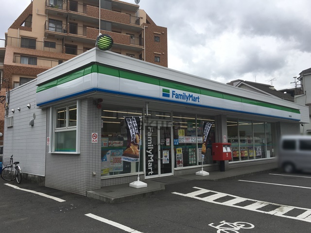 コンビニ　ファミリーマート川崎苅宿店（コンビニ）まで242m