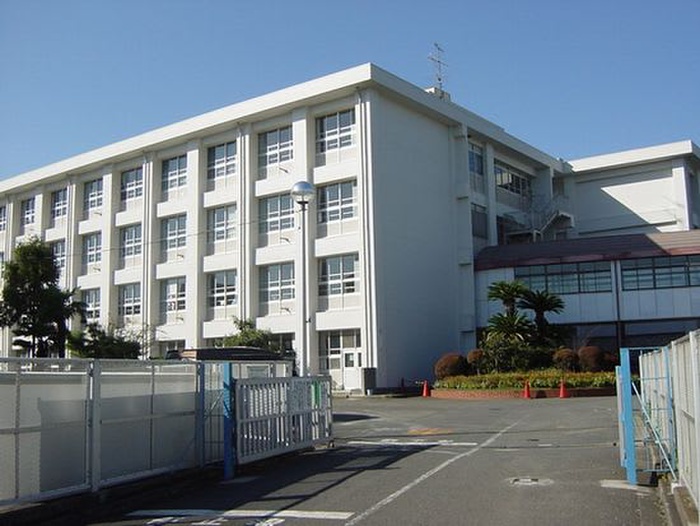 小学校　横須賀市立野比小学校（小学校）まで295m