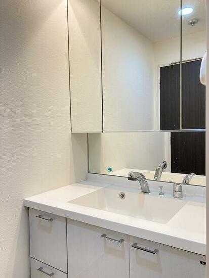 洗面設備　※別部屋の参考写真です。