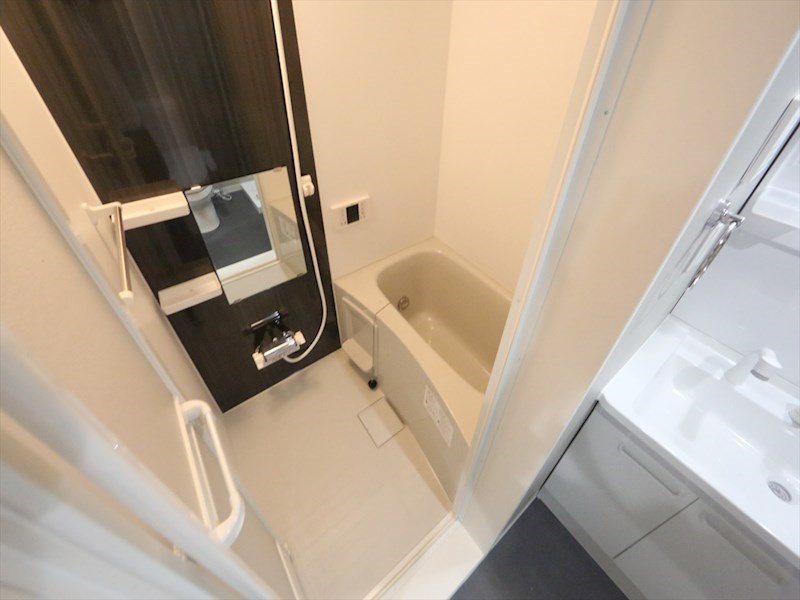 バス・シャワールーム　浴室暖房乾燥機付　追い焚き・オートバス機能付お風呂