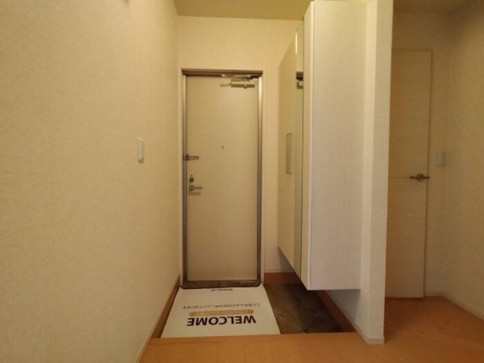玄関　鏡付きシューズボックス