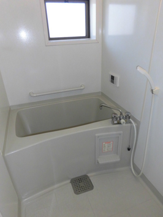 バス・シャワールーム　落ち着いた空間のお風呂です