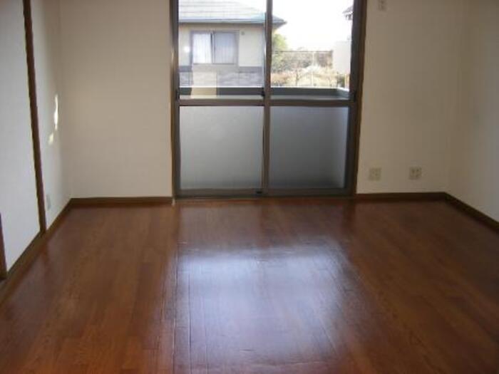 居室・リビング　こちらの居間で趣味の時間をお楽しみください