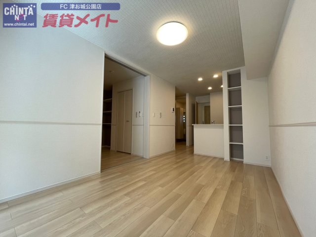 居室・リビング　同タイプの部屋写真です。