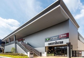 スーパー　クイーンズ伊勢丹仙川店（スーパー）まで600m