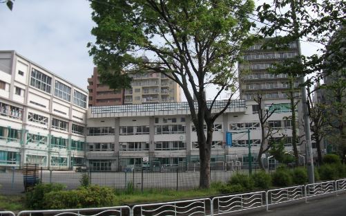 小学校　臨海小学校（小学校）まで428m