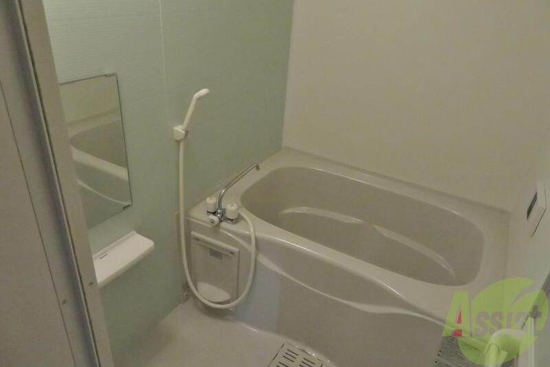 バス・シャワールーム　ぴかぴかでゆったりしたバスルーム、ゆっくり入れそうですね