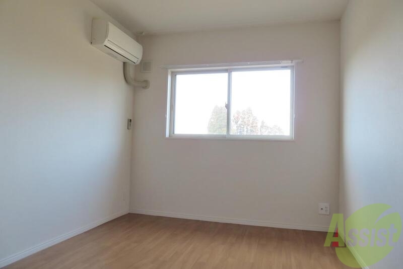 その他部屋・スペース　北側の６．１帖洋室はベッドを置いて寝室にぴったりです