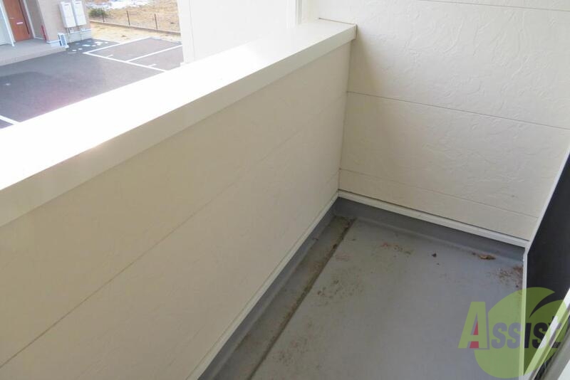 バルコニー　南向きの陽当たりのいいバルコニーなのでお洗濯がはかどりますね