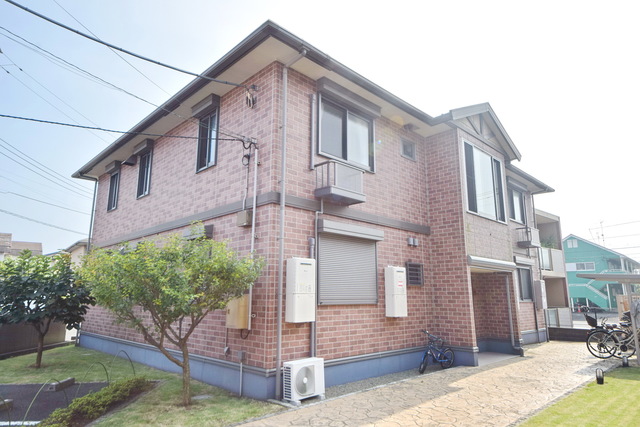 建物外観　～青い空っ白い雲っ～