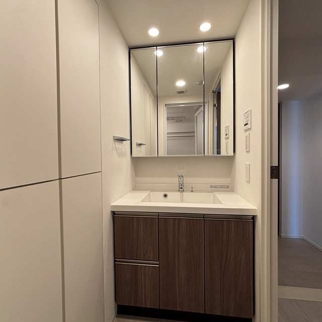 洗面設備　※写真は同タイプ住戸です。