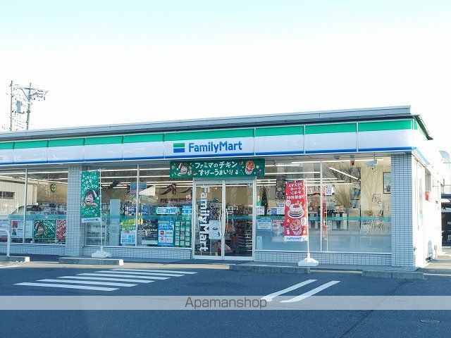 コンビニ　ファミリーマート（コンビニ）まで517m