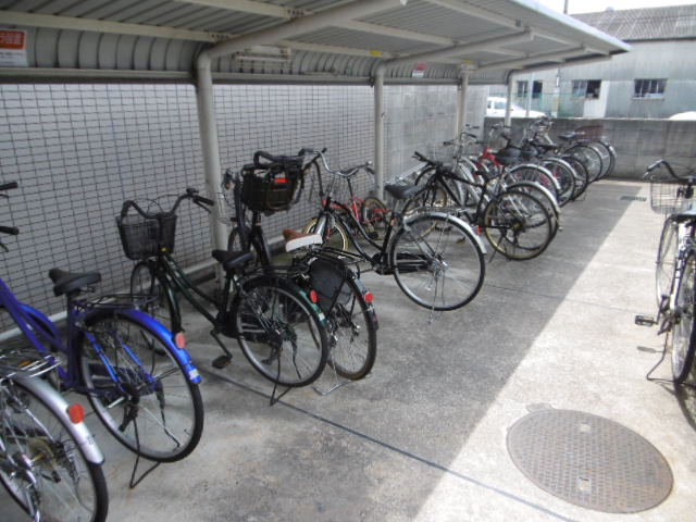 その他共有部分　自転車がある人も安心の駐輪場です。