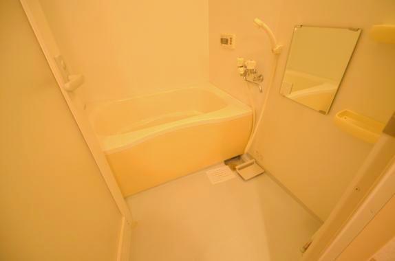 バス・シャワールーム　落ち着いた空間のお風呂です