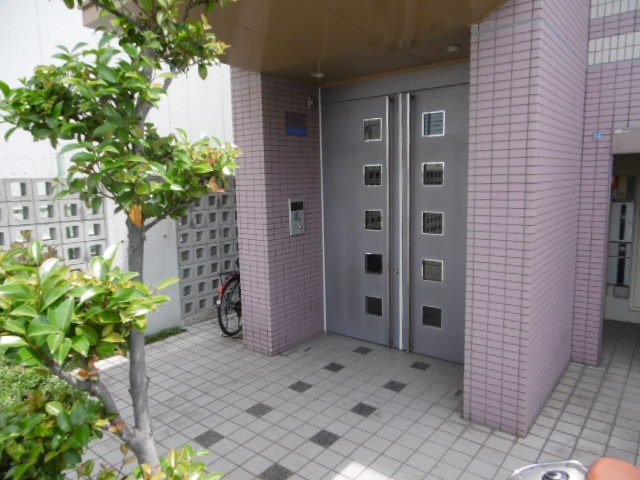 エントランス　毎日通るエントランスはこのようになっています