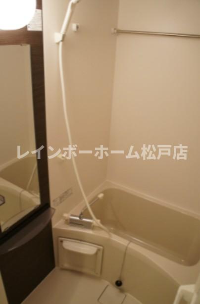 バス・シャワールーム　ゆったり過ごせるお風呂です