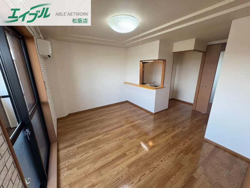 居室・リビング　反転タイプ参考写真