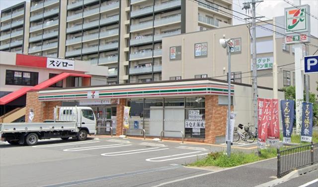 コンビニ　セブンイレブン（コンビニ）まで437m