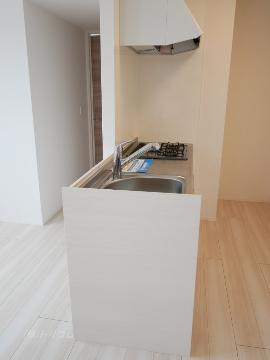 キッチン　ガスコンロとグリル付システムキッチン