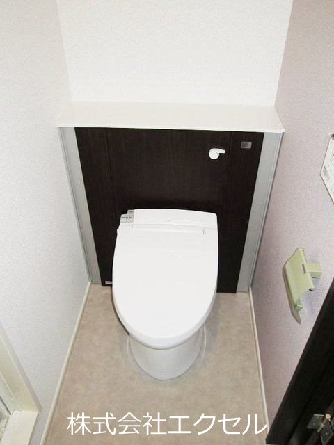 トイレ　温水洗浄便座です。