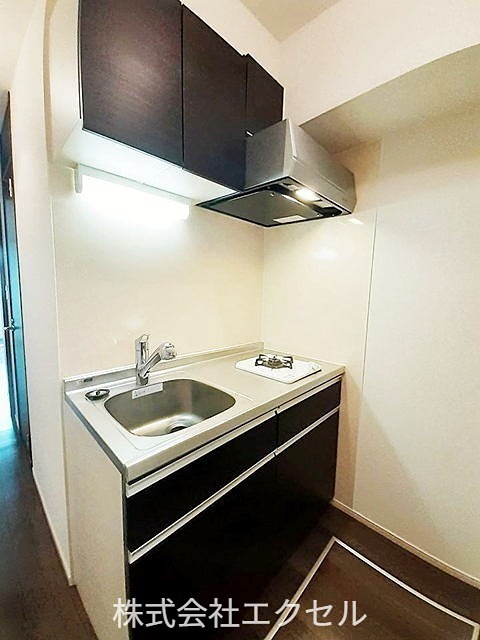 キッチン　ガスコンロ付きのキッチンです。