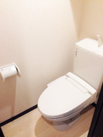 トイレ　温水洗浄便座付き