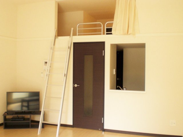 居室・リビング　家具家電付き、ロフト２つ