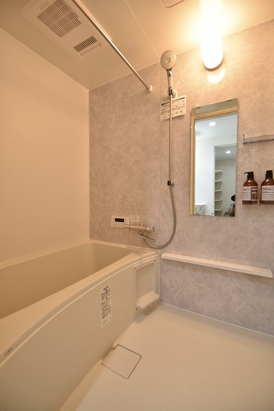 バス・シャワールーム　お問合せはシティホーム海田センター　082-821-2227