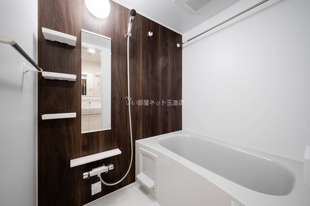 バス・シャワールーム　※部屋によって色が異なります