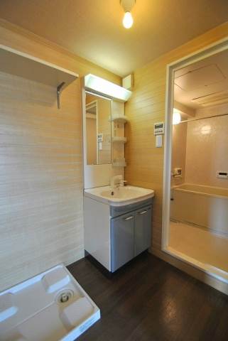 洗面設備　脱衣所（シャンプードレッサー）