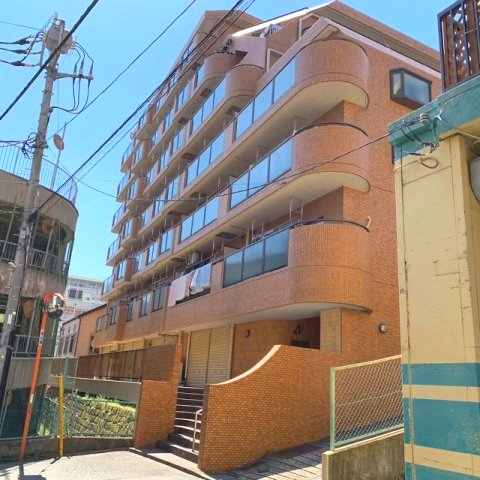 建物外観　最寄り駅徒歩4分のファミリーマンション