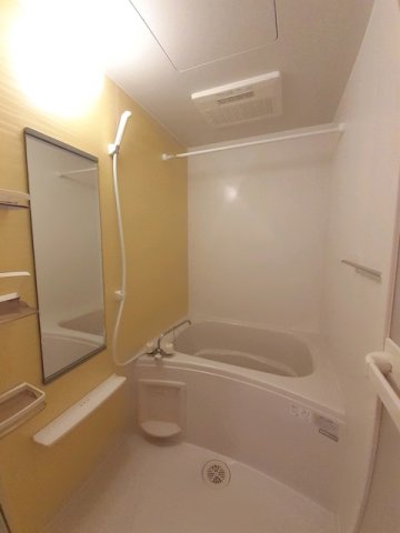 バス・シャワールーム　コンパクトで使いやすいお風呂です